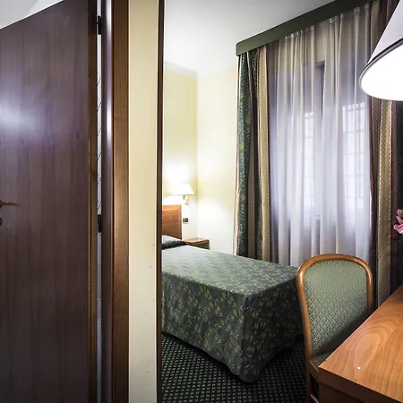 ホテル Nuovo Del Porto 3*