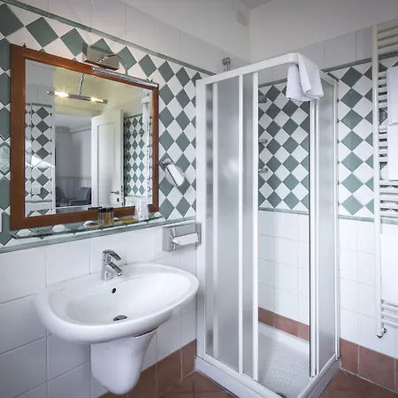 ホテル Nuovo Del Porto 3*