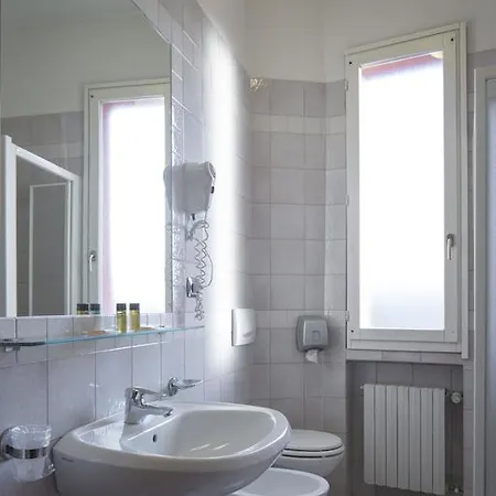 Nuovo Del Porto Otel Bolonya